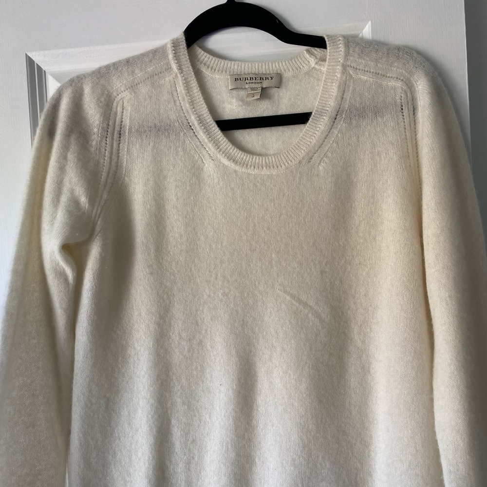 ❌SOLD❌BURBERRY SWEATER SIZE LARGE
